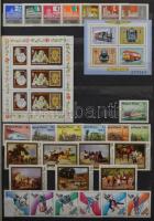 1978-1989 Szépen kezelt postatiszta gyűjtemény, első kézből, 12 fekete lapos nagyalakú (26 x 36 cm) berakóban tokkal (80.280)