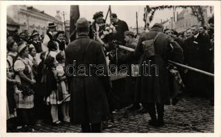 Galánta, a Felvidék felszabadulásának emlékére, bevonulás, katonák / entry of the Hungarian troops, soldiers