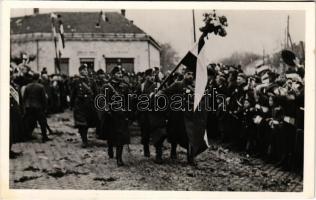 Galánta, a Felvidék felszabadulásának emlékére, bevonulás, katonák / entry of the Hungarian troops, soldiers