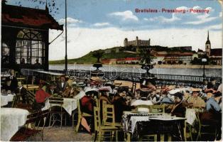 1934 Pozsony, Pressburg, Bratislava; Ligeti kávéház, terasz vendégekkel és pincérekkel, háttérben a vár / café terrace with guests and waiters, castle in the background (kopott sarkak / worn corners)