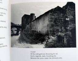 Ted Hughes: Elmet. Poems by - -. Photographs by Fay Godwin. London - Boston, 1994, Faber and Faber. ...