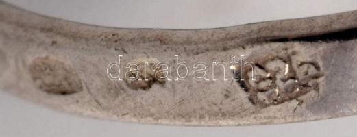 Ezüst(Ag) borostyánköves gyűrű, jelzett, méret: 56, bruttó: 3,7 g