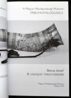 Bányai József: A vadászat tárgyi eszközei. Hunting Weapons and Accessories. A Magyar Mezőgazdasági M...