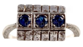 Ezüst(Ag) háromköves gyűrű, jelzett, méret: 52, bruttó: 3,8 g