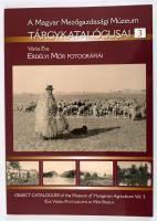 Vörös Éva: Erdélyi Mór fotográfiái az Eredeti Fényképek Gyűjteményében. Photographs by Mór Erdélyi in the Original Photograph Collection. A Magyar Mezőgazdasági Múzeum tárgykatalógusai 3. Bp., 2012, Magyar Mezőgazdasági Múzeum. 79 p. Magyar és angol nyelven. Fekete-fehér képekkel gazdagon illusztrált. Kiadói papírkötés, jó állapotban.
