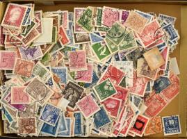 Svédország 2.800 db bélyeg bonbonos dobozban