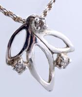 Ezüst(Ag) walles nyaklánc háromköves medállal, jelzett, h: 41 cm, medál: 1,8×1,3 cm, bruttó: 4 g