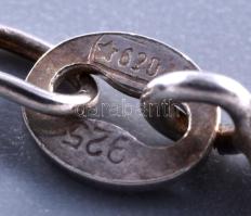 Ezüst(Ag) walles nyaklánc háromköves medállal, jelzett, h: 41 cm, medál: 1,8×1,3 cm, bruttó: 4 g