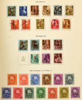 Magyar alapgyűjtemény 1965-ig jobb kiadásokkal, értékekkel, előnyomott csavaros albumban (az egyik c...