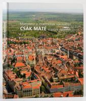 Műépítész a műemlékek városában. Csák Máté soproni épületei. Vadas József bevezetőjével. Bp.-Sopron, 2008, Körmendi Kiadó, 111+1 p. Gazdag képanyaggal illusztrált. Kiadói kartonált papírkötés, jó állapotban.
