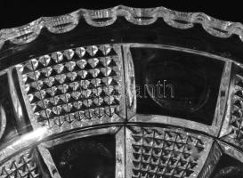 Kristály talpas kínáló, fém szerelékkel, d: 15,5 cm, m: 10 cm