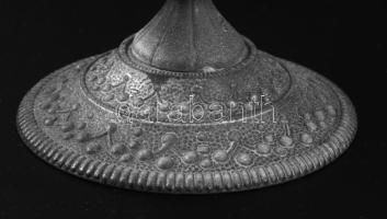 Kristály talpas kínáló, fém szerelékkel, d: 15,5 cm, m: 10 cm