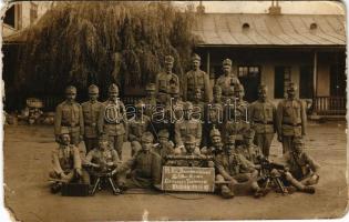 1915 Kassa, Kosice; M. Kir. besztercebányai 16. honvéd gyalogezred géppuskás tanfolyamának hallgatói, osztrák-magyar katonák, csoportkép / Austro-Hungarian K.u.k. soldiers, course, group picture. photo (EM)
