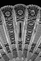 Parádi extrém gazdag csiszolású asztalközép kínáló, jelzés nélkül, d: 30,5 cm