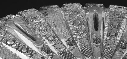 Parádi extrém gazdag csiszolású asztalközép kínáló, jelzés nélkül, d: 30,5 cm