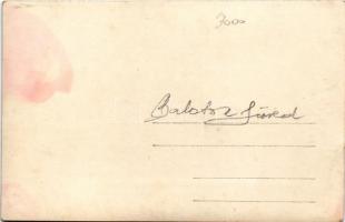 Balatonfüred, Dr. Mangold Henrik (1828-1912) szobra koszorúkkal (A szobrot 1944 októberében a nyilas...