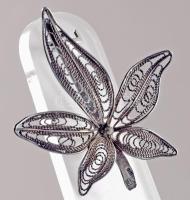 Filigrán ezüst (Ag) bross, jelzett, h: 4cm, nettó 2,9g