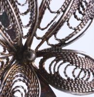 Filigrán ezüst (Ag) bross, jelzett, h: 4cm, nettó 2,9g