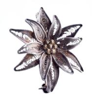 Filigrán ezüst (Ag) bross, jelzett, h: 3cm, nettó 3,9g