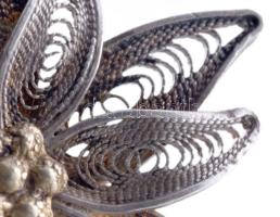 Filigrán ezüst (Ag) bross, jelzett, h: 3cm, nettó 3,9g