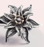 Filigrán ezüst (Ag) bross, jelzett, h: 5,5cm, nettó 5,8g