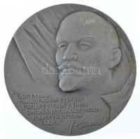 Szovjetunió DN "Lenin - Csak egy olyan párt töltheti be a vezető harcos szerepét, amelyet a vezetés elmélete vezérel" kétoldalas Al emlékérem eredeti, sérült tokban (65mm) T:AU,XF Soviet Union ND "Lenin - Only a party guided by the theory of leadership can fulfill the role of a leading fighter" two-sided Al commemorative medallion in original, broken case (65mm) C:AU,XF