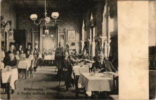 Békéscsaba, Nádor szálloda, étterem belső vendégekkel és pincérekkel. Engel Miksáné és Társa kiadása (EK)