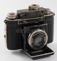 cca 1935 Certo Super Dollina II. fényképezőgép, Steinheil objektívvel, kopással, filmorsó sérült.