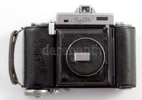 cca 1938 Balda Super Baldina fényképezőgép Xenar objektívvel, kioldójában pöcökhiánnyal, zárja működ...