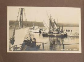 cca 1914 Adriai nyaralás képei, Abbázia, Velence, 42 fotó és fotólap. Haránt-alakú, fűzött papír fot...