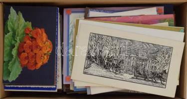 Kb. 600 db MODERN vegyes üdvözlőlap cipősdobozban sok egyedivel, kihajthatóval / Cca. 600 modern greeting cards in a shoe box