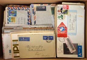 730 db vegyes külföldi levél dobozban