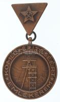 1950. "Komló Építéséért Emlékérem" bronz kitüntető emlékérem füllel, függelékkel, tokban (55x32mm) T:AU