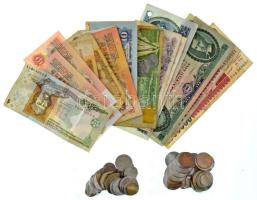 Vegyes, 25db-os bankjegy tétel, (ebből 2db magyar, amiből az egyik rongált), közte Szovjetunió 1961. 10R (2x) sorszámkövetők "8679969 - 8679970" + 60db vegyes külföldi érme T:vegyes Mixed, 25pcs banknote lot, including Soviet Union 1961. 10 Roubles (2x) consecutive serials "8679969 - 8679970" + 60pcs mixed foreign coins C:mixed