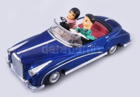 cca 1960/70 Pohotoing on Car ME 630 lemezjáték. Elemmel működik, teljes, hibátlan, működik, eredeti, kissé sérült dobozával, h: 31 cm /// cca. 1960/70 Pohotoing on Car ME 630 tin toy. Battery-operated, complete, flawless, working, with its original but slightly damaged box, length: 31 cm