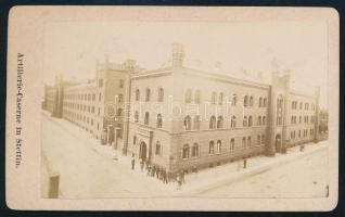 cca 1875 A mai lengyel Szczecin (Stettin) tüzérségi kaszárnya, keményhátú fotó, felirattal, szép állapotban, 6,5×10,5 cm