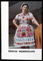 Pécsiné Ács Sarolta: Kalocsa népművészete. Kalocsa, 1970, Kalocsa Város Tanácsa V. B. Fekete-fehér és színes képanyaggal illusztrált. Kiadói papírkötés. Megjelent 2000 példányban.