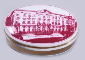 Hollóházi Faragó Miklós (1947- ) által tervezett mintával díszített bonbonier, jelzett, h: 9 cm