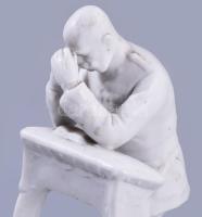 1914 A világháború kitörése után a győzelemért imádkozó Ferenc József porcelán szobra. Jelzés nélkül...