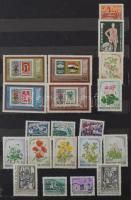 Modern bélyegek blokkok nélkül 2 db 12 fekete lapos, A/4-es berakóban