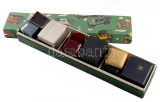 13 különböző gyűrűs doboz, karton dobozban, h: 38 cm