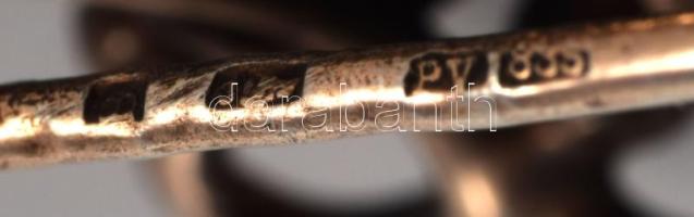 Ezüst (Ag) bross, gyönggyel, jelzett, h: 4,5 cm, bruttó 5,8g