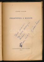 Csoóri Sándor: Felröppen a madár. DEDIKÁLT! 1954, Szépirodalmi. Kiadói papírkötés, lapokon ázásnyomo...