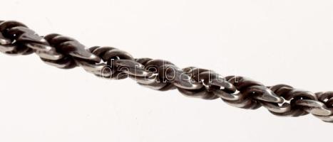 Ezüst (Ag) nyaklánc medállal, opál berakással, jelzett, bruttó 16,3g