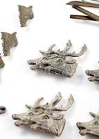 cca 1940 Vadászkalapdíszek és sportruha díszek, klf méretben