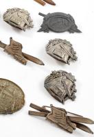 cca 1940 Vadászkalapdíszek és sportruha díszek, klf méretben