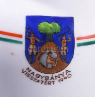 1940 "Nagybánya visszatért" feliratú porcelán váza, részben kézzel festett, jelzett, hajsz...