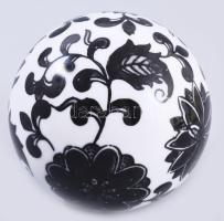 Porcelán díszgömb, m: 8 cm