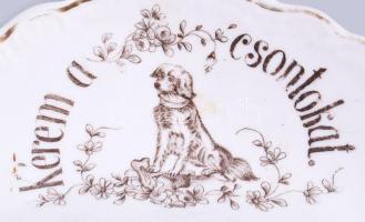 Csontos tányér "Kérem a csontokat" felirattal, kutya ábrázolással. Jelzés nélkül, kopásokk...