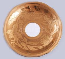 Koszorúsné aranyszínű festett mokkás / kávés készlet. Jelzett, minimális kopással, teljes